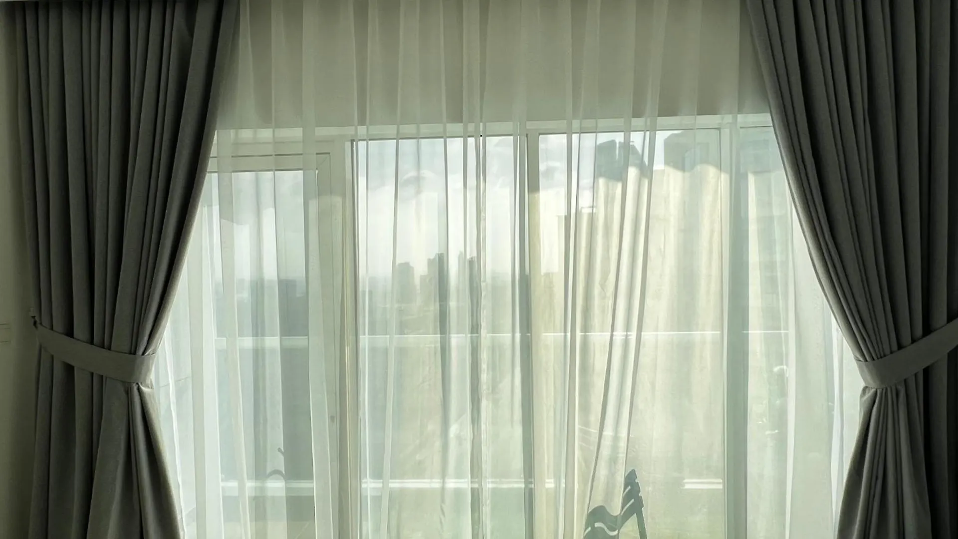Brand New Modern Studio High Floor Near Burj Dubai