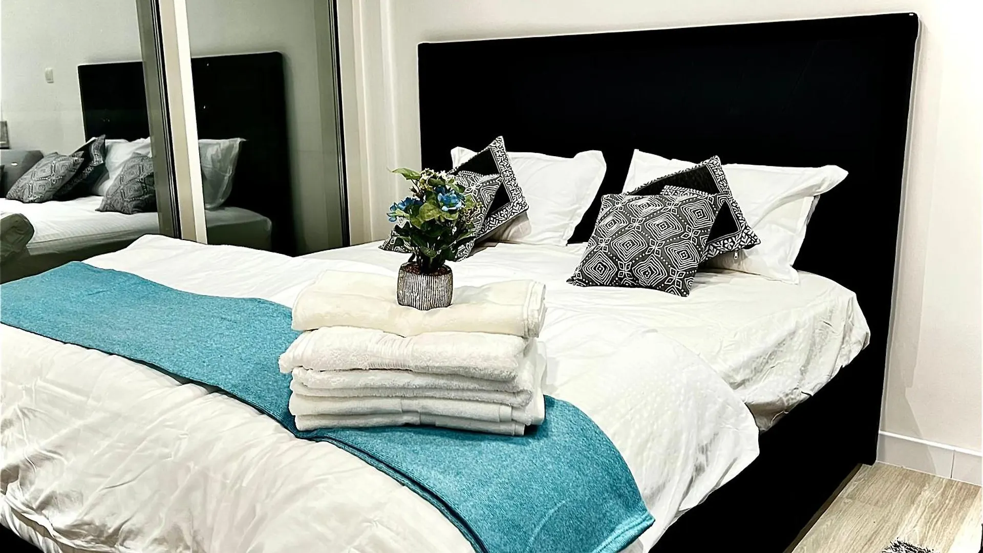 Brand New Modern Studio High Floor Near Burj Dubai